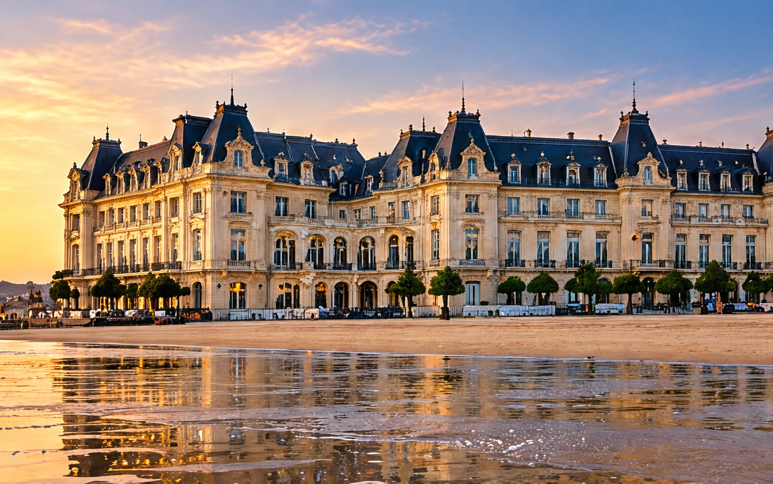 Promenade d'une station balnéaire française historique